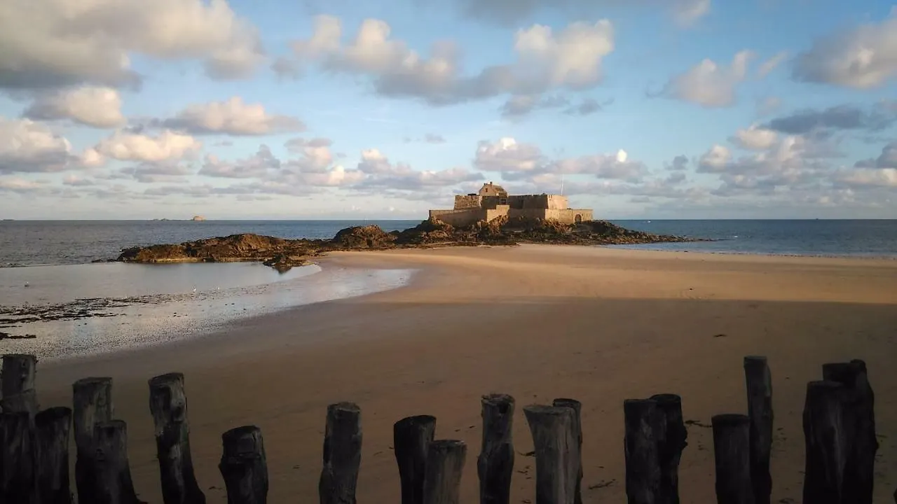 Petit Duplex Atypique +2 Velos Apartment Saint-Malo 0*,  France