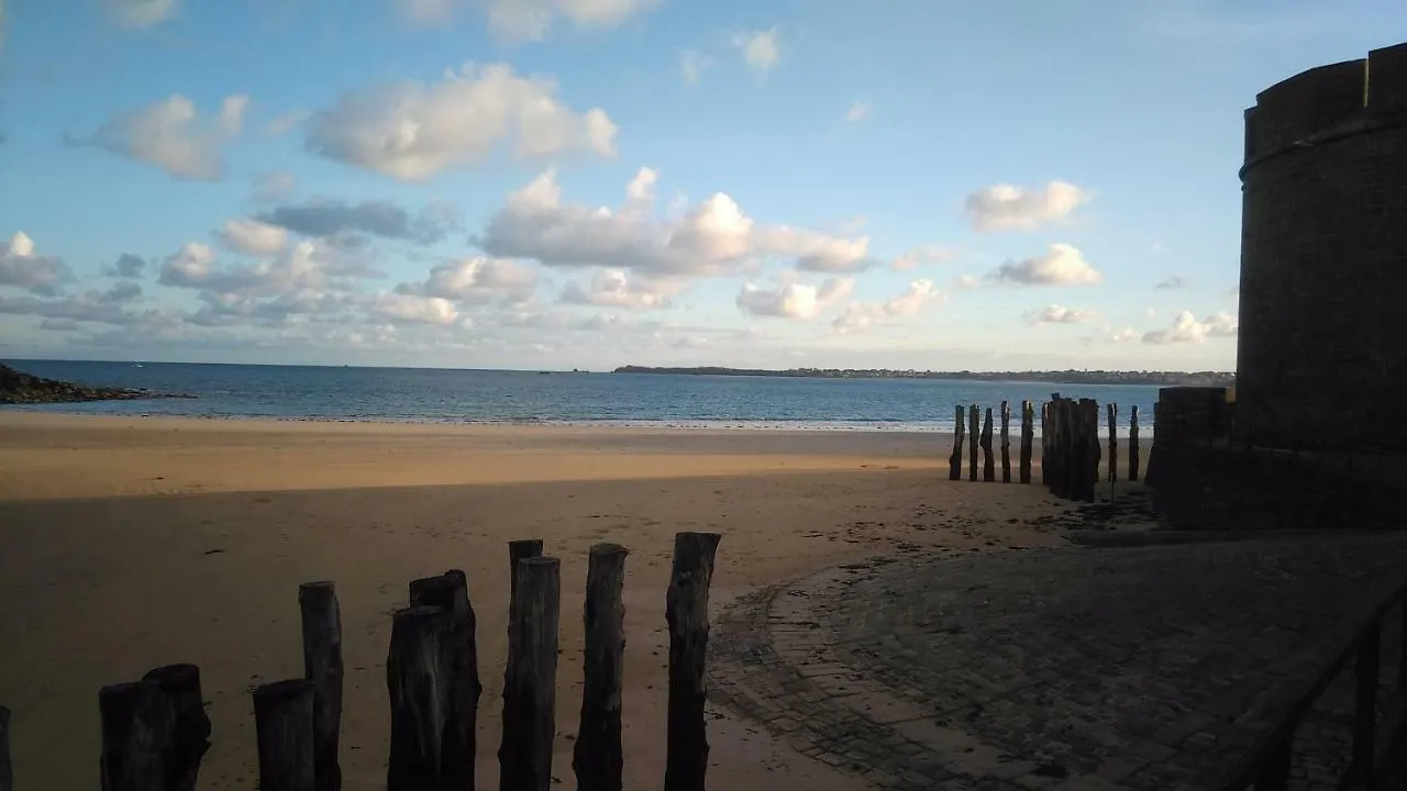 Petit Duplex Atypique +2 Velos Apartment Saint-Malo